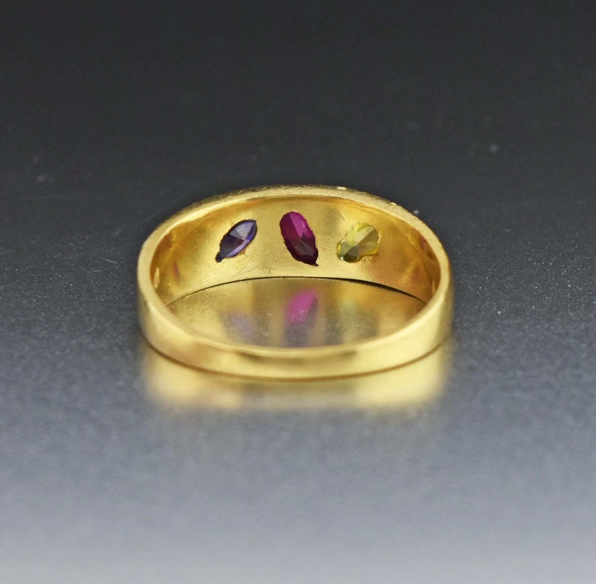 18K Gold Vintage Gemstone Band Ring