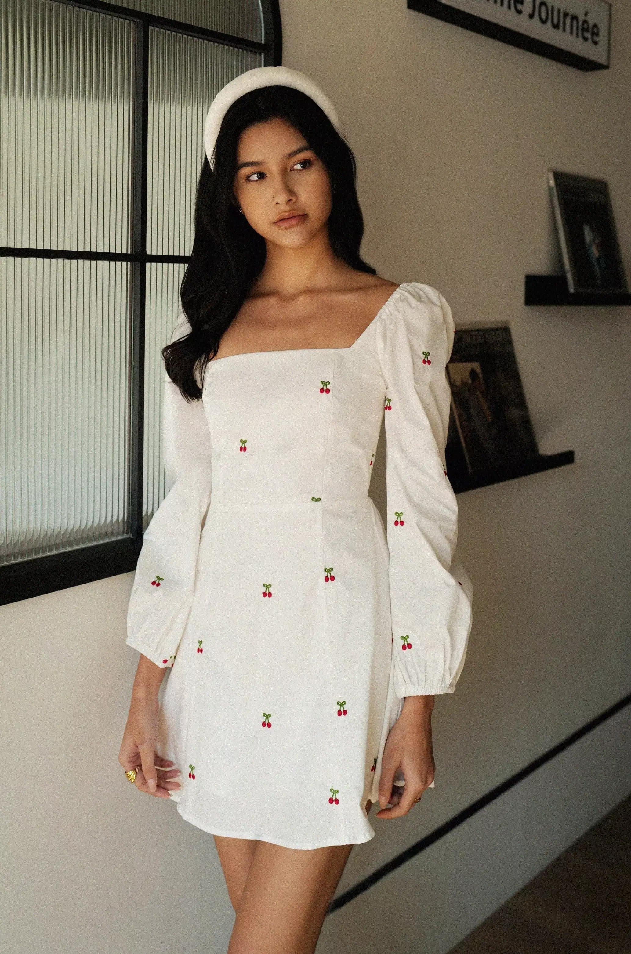 Cherry season puffy sleeves dress in white