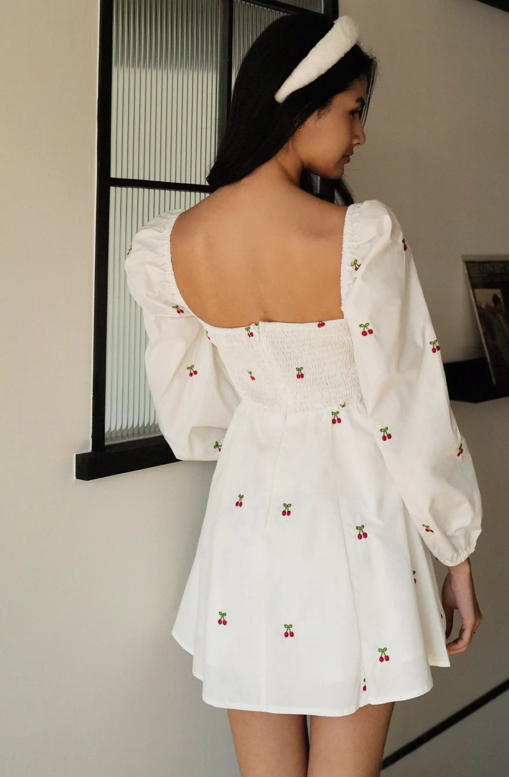 Cherry season puffy sleeves dress in white