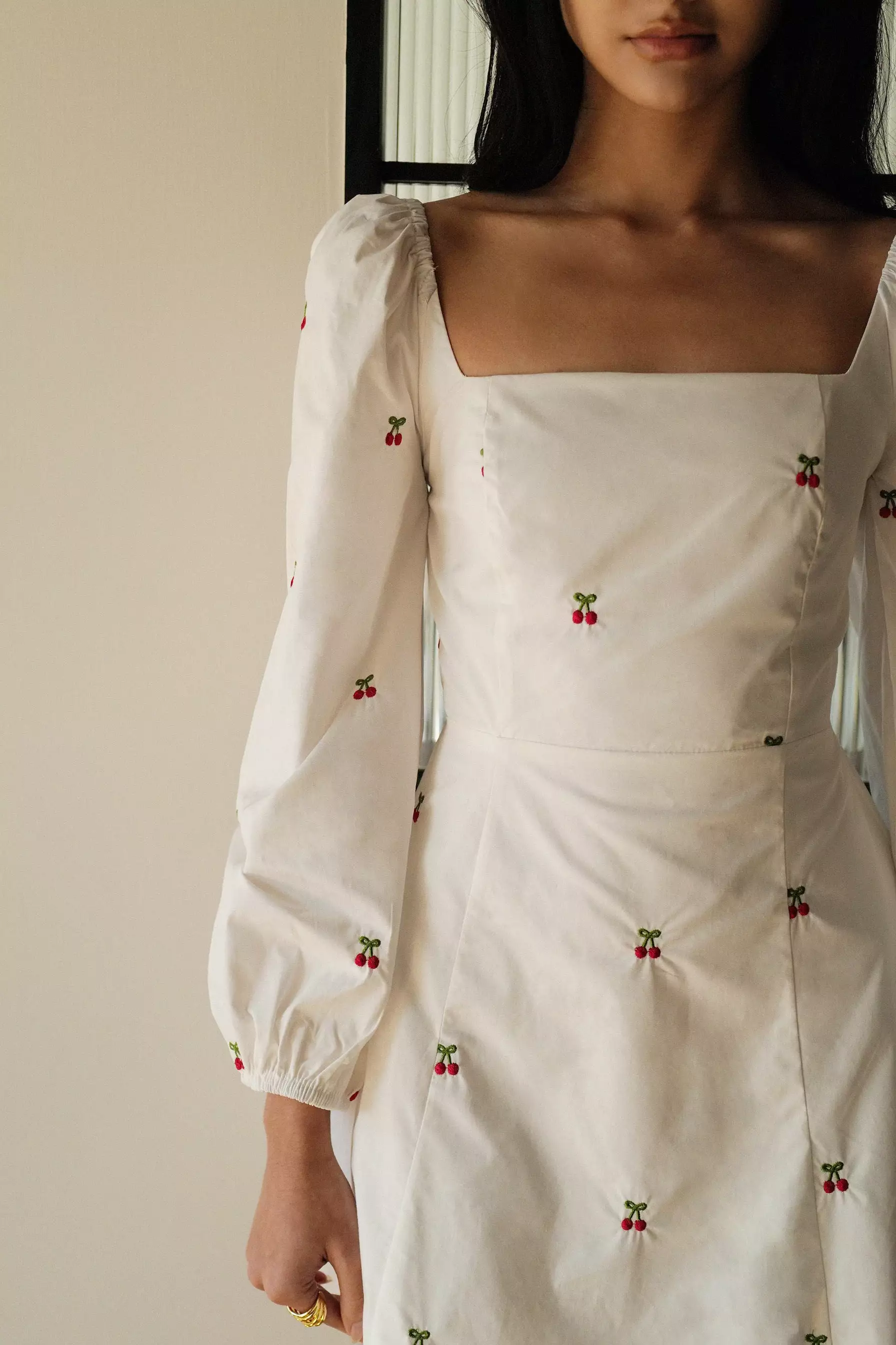 Cherry season puffy sleeves dress in white