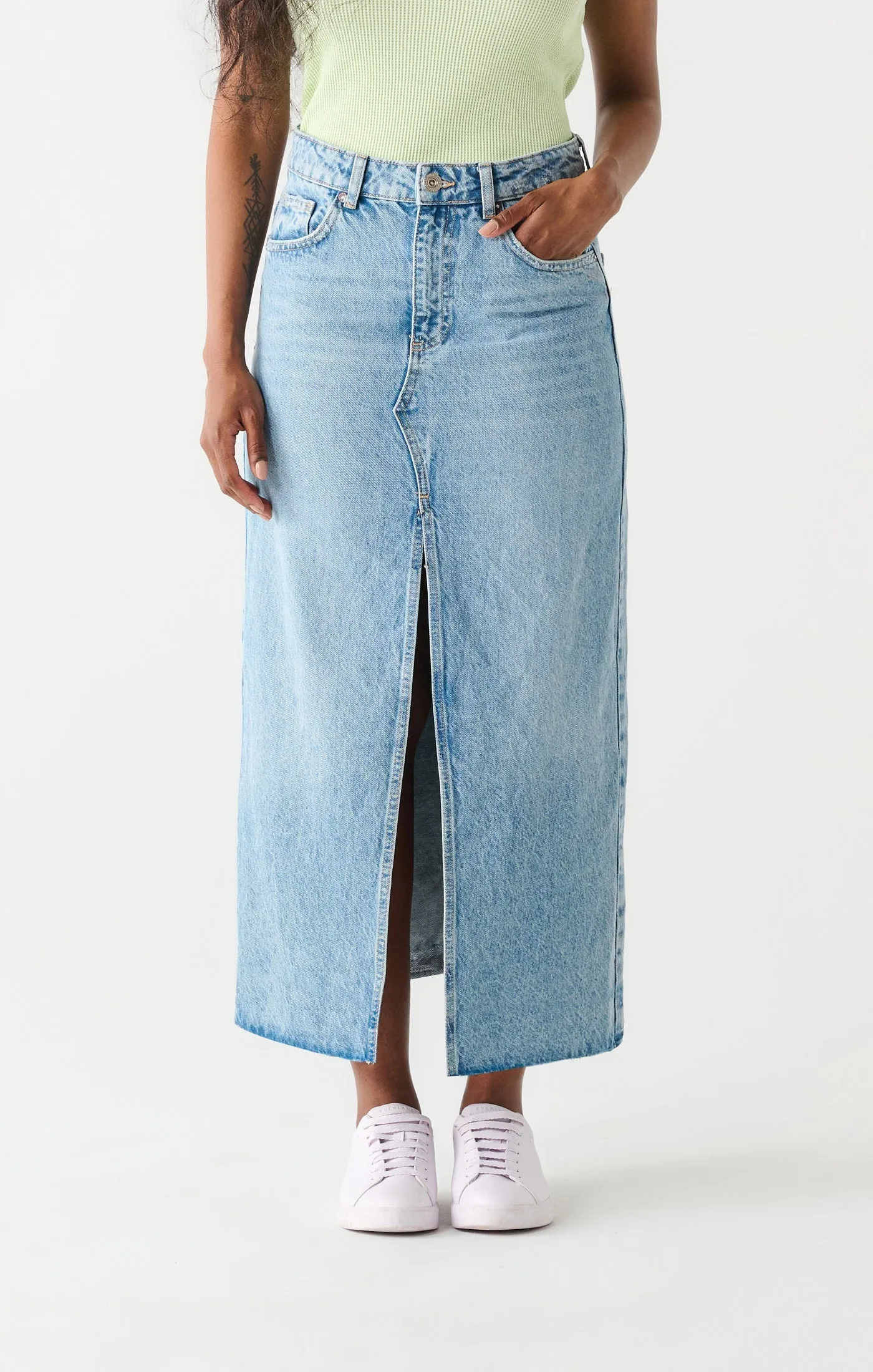 Dex Maxi Denim Skirt In Medium Blue Wash