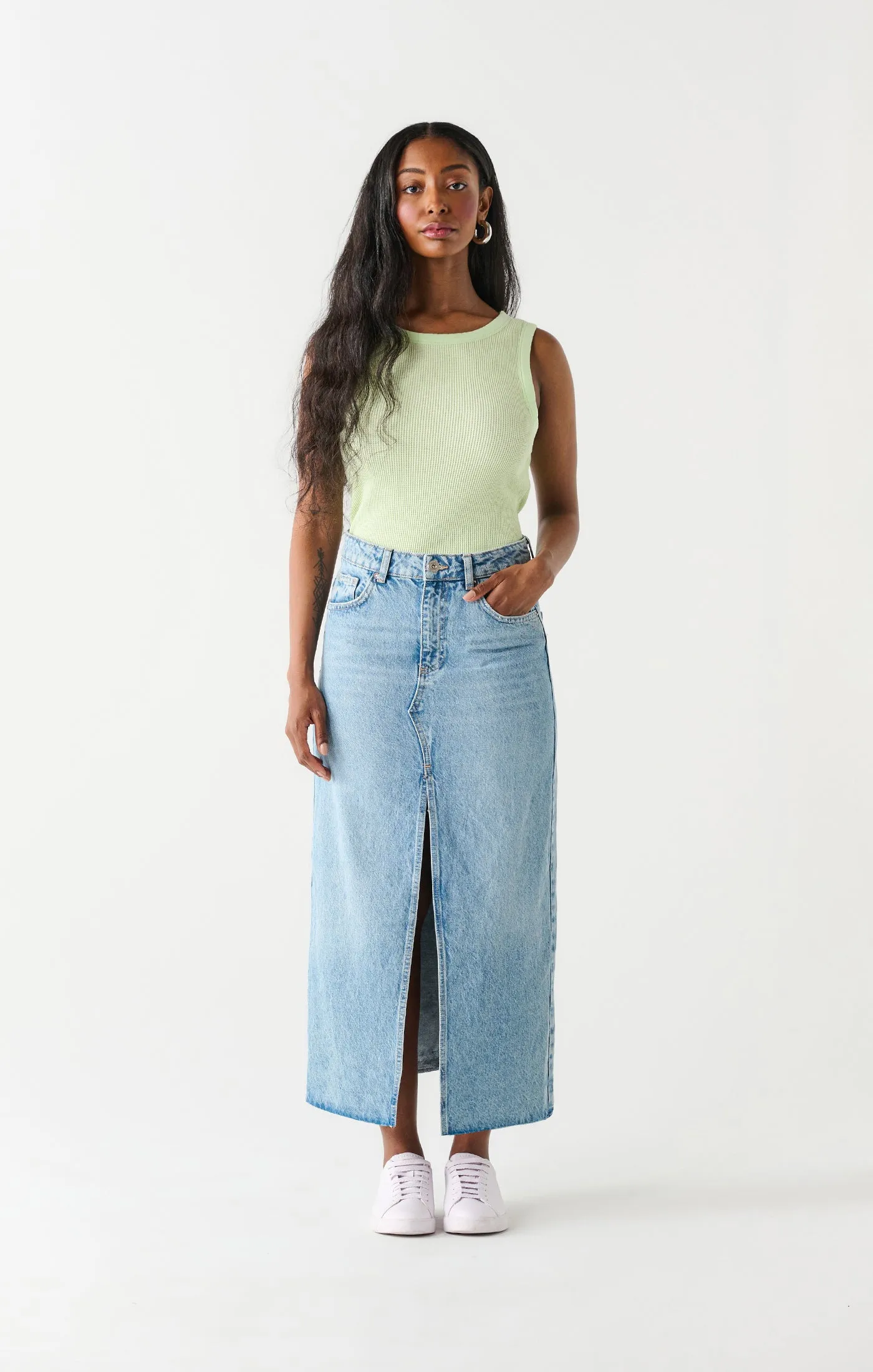 Dex Maxi Denim Skirt In Medium Blue Wash