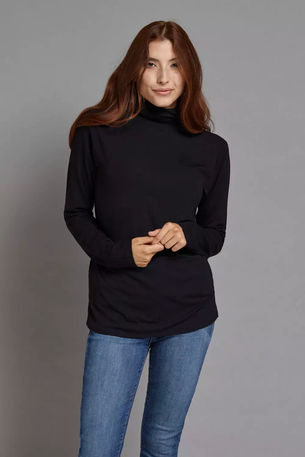 Majestic Long Sleeve Viscose Boxy Turtleneck in Noir