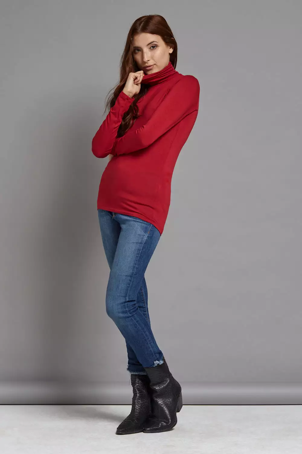 Majestic Long Sleeve Viscose Turtleneck in Rubis/red