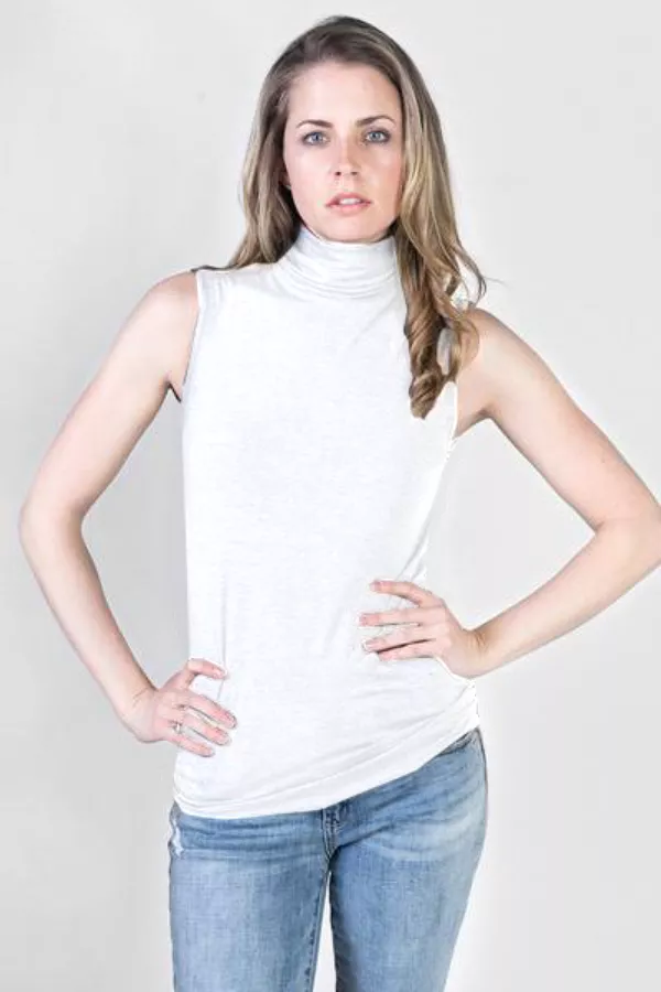 Majestic Sleeveless Turtleneck in Blanc