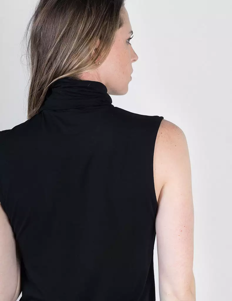 Majestic Sleeveless Turtleneck in Noir/Black